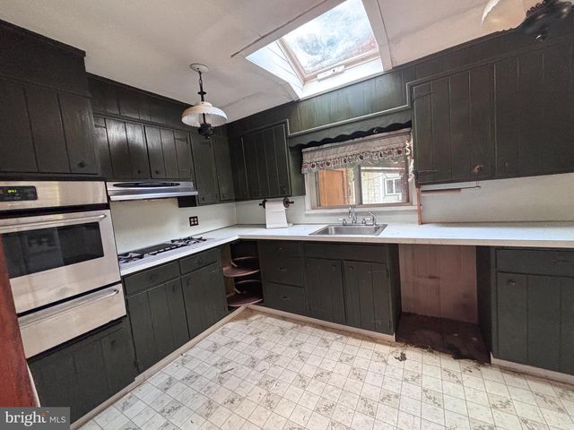 33-35 PADUCAH RD, Mount Holly, NJ 08060