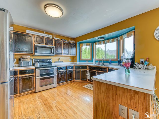 20087 Herzog Drive, Rockwood, MI 48173