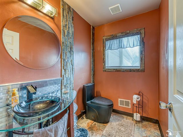 20087 Herzog Drive, Rockwood, MI 48173