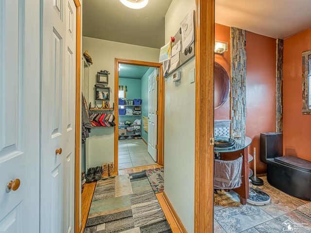 20087 Herzog Drive, Rockwood, MI 48173