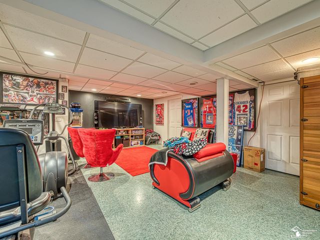 20087 Herzog Drive, Rockwood, MI 48173