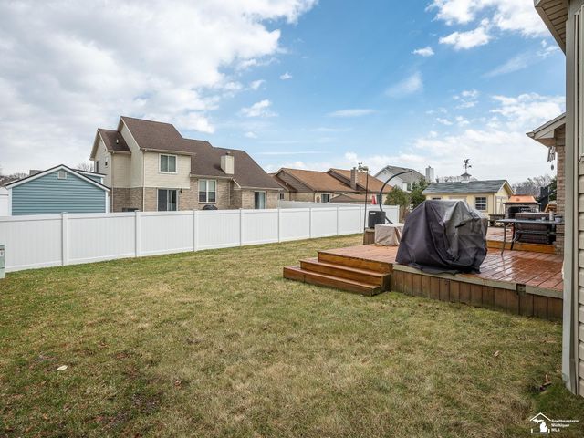 20087 Herzog Drive, Rockwood, MI 48173