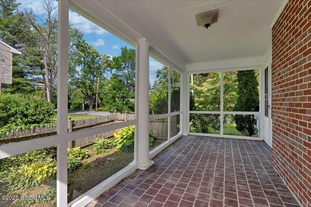 945 Morgan Avenue, Niskayuna, NY 12309