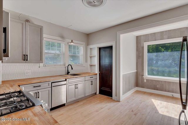 945 Morgan Avenue, Niskayuna, NY 12309