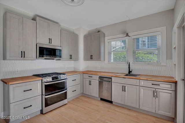 945 Morgan Avenue, Niskayuna, NY 12309