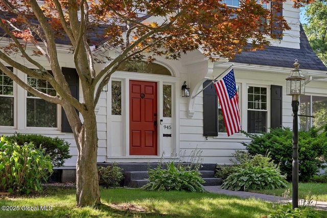 945 Morgan Avenue, Niskayuna, NY 12309