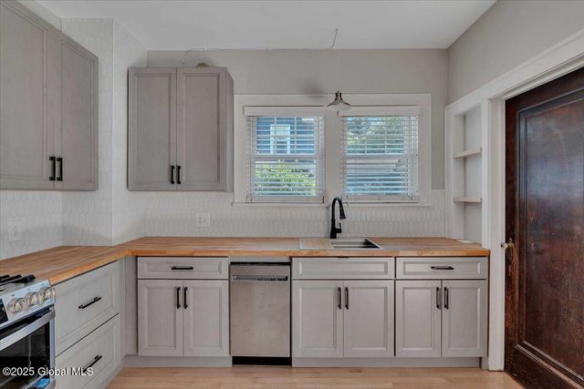 945 Morgan Avenue, Niskayuna, NY 12309