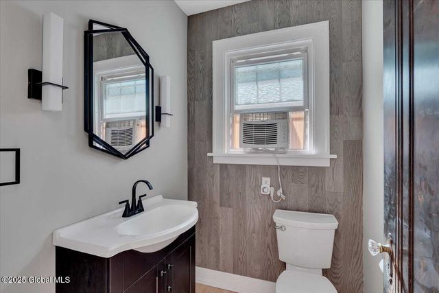945 Morgan Avenue, Niskayuna, NY 12309