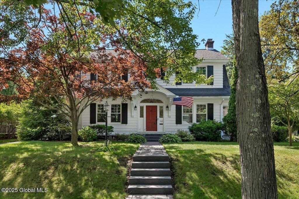 945 Morgan Avenue, Niskayuna, NY 12309