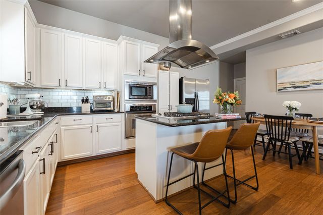 930 Mckinney Park Lane, Houston, TX 77003