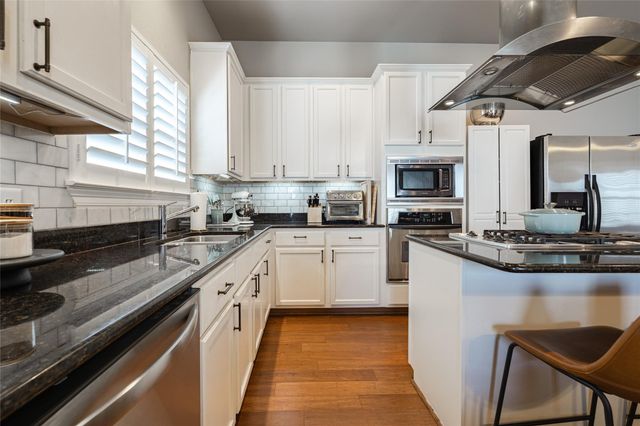 930 Mckinney Park Lane, Houston, TX 77003
