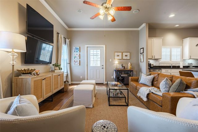930 Mckinney Park Lane, Houston, TX 77003