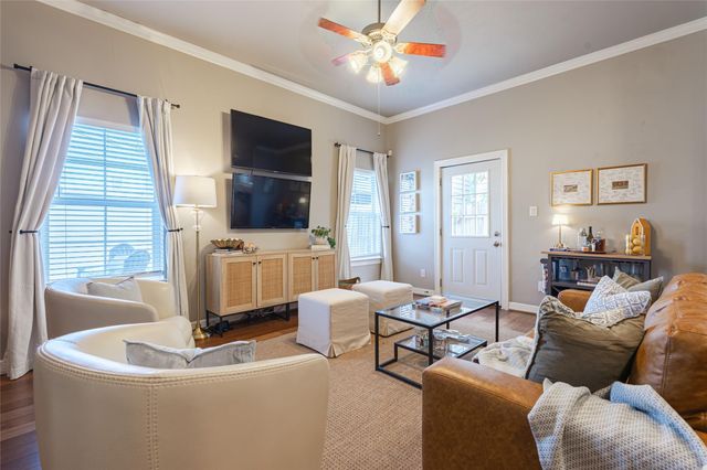 930 Mckinney Park Lane, Houston, TX 77003