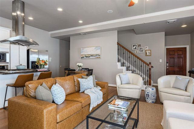 930 Mckinney Park Lane, Houston, TX 77003