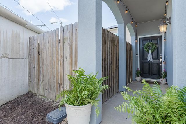 930 Mckinney Park Lane, Houston, TX 77003