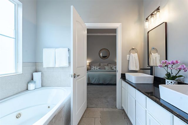 930 Mckinney Park Lane, Houston, TX 77003