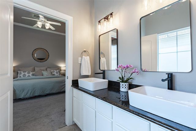 930 Mckinney Park Lane, Houston, TX 77003