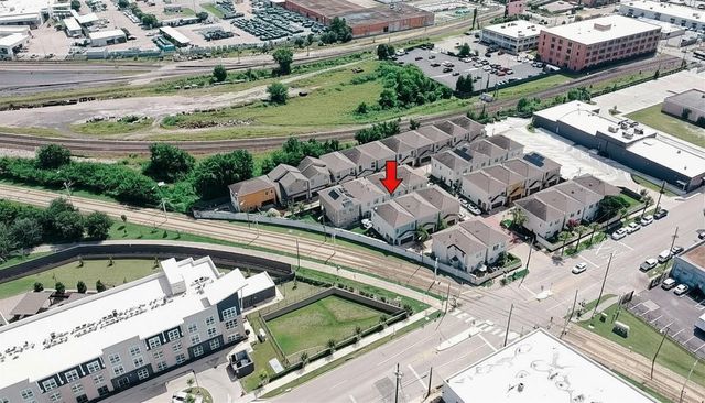 930 Mckinney Park Lane, Houston, TX 77003