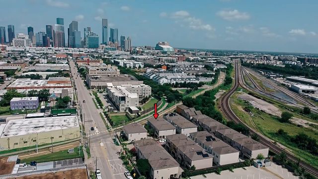 930 Mckinney Park Lane, Houston, TX 77003