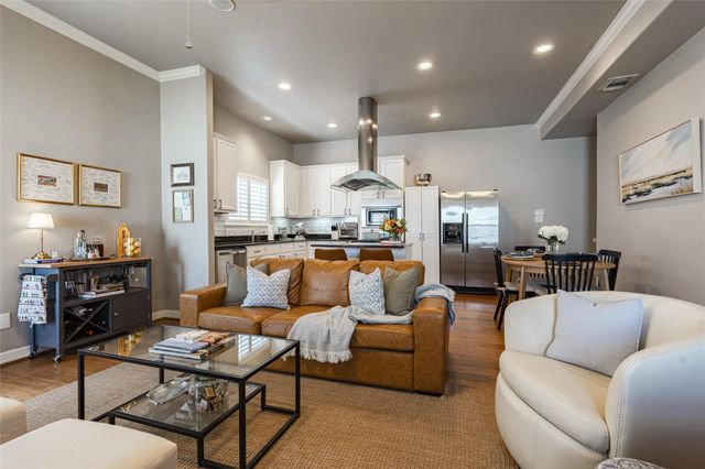 930 Mckinney Park Lane, Houston, TX 77003