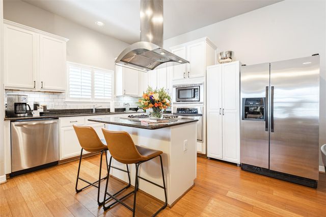 930 Mckinney Park Lane, Houston, TX 77003