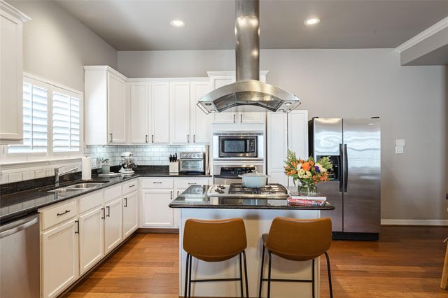 930 Mckinney Park Lane, Houston, TX 77003