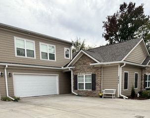2542 Stonecenter Ln, Murfreesboro, TN 37128