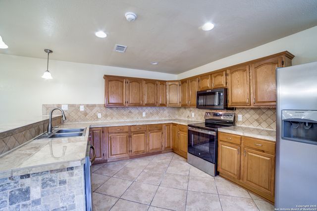 10490 White Bonnet St, San Antonio, TX 78240