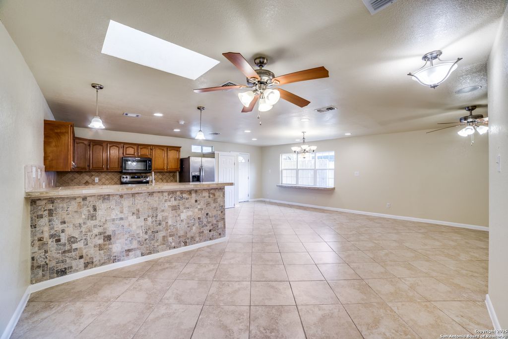 10490 White Bonnet St, San Antonio, TX 78240