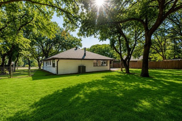 1416 Cheyenne Trail, Granbury, TX 76048