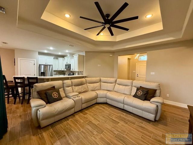 15 Valdarama Dr, Laguna Vista, TX 78578