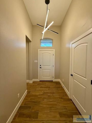 15 Valdarama Dr, Laguna Vista, TX 78578