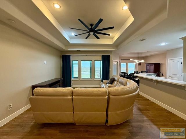 15 Valdarama Dr, Laguna Vista, TX 78578