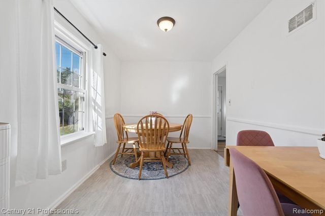 31600 W Chicago Street, Livonia, MI 48150