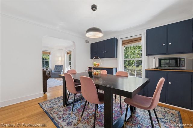 31600 W Chicago Street, Livonia, MI 48150