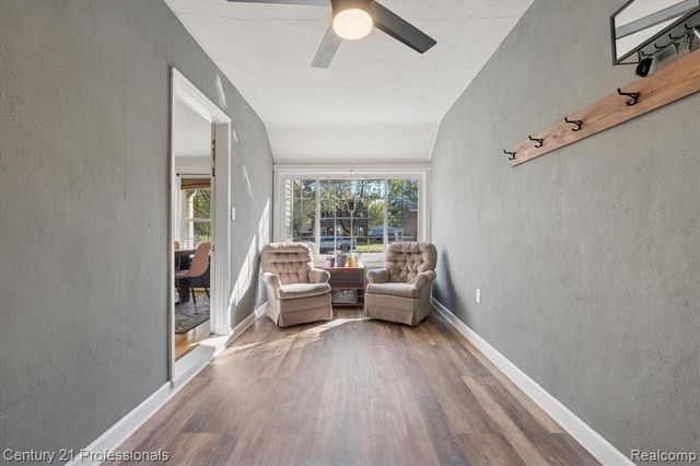 31600 W Chicago Street, Livonia, MI 48150