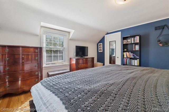 31600 W Chicago Street, Livonia, MI 48150