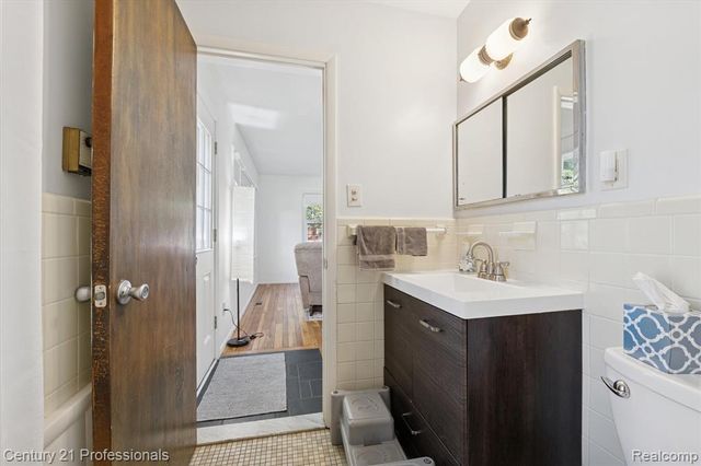 31600 W Chicago Street, Livonia, MI 48150