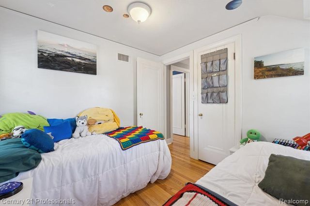 31600 W Chicago Street, Livonia, MI 48150