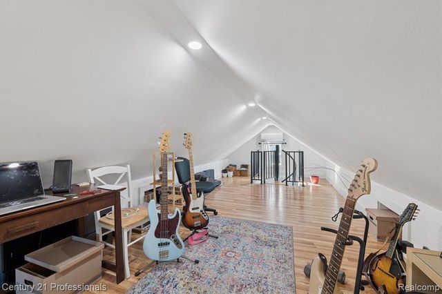 31600 W Chicago Street, Livonia, MI 48150