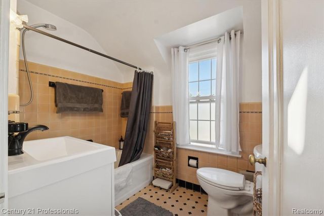 31600 W Chicago Street, Livonia, MI 48150