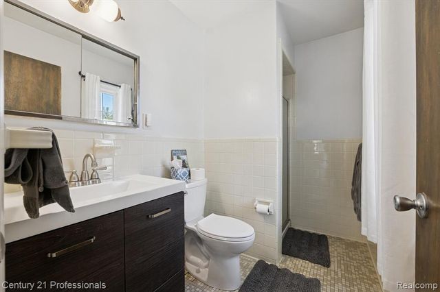 31600 W Chicago Street, Livonia, MI 48150