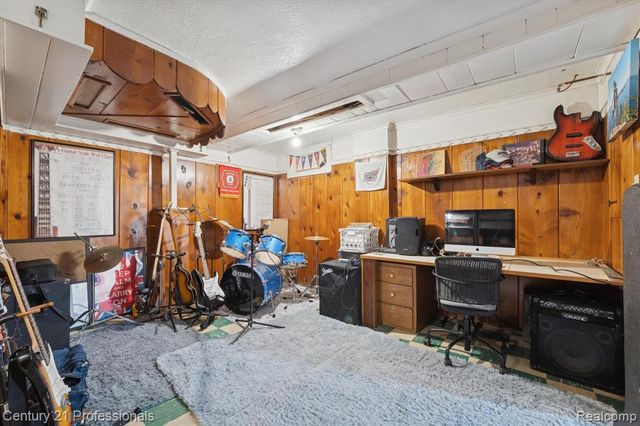 31600 W Chicago Street, Livonia, MI 48150