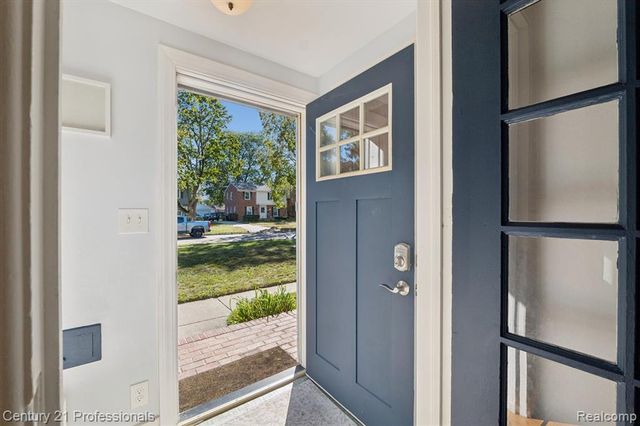 31600 W Chicago Street, Livonia, MI 48150