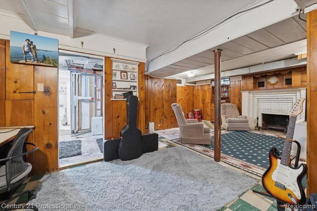 31600 W Chicago Street, Livonia, MI 48150