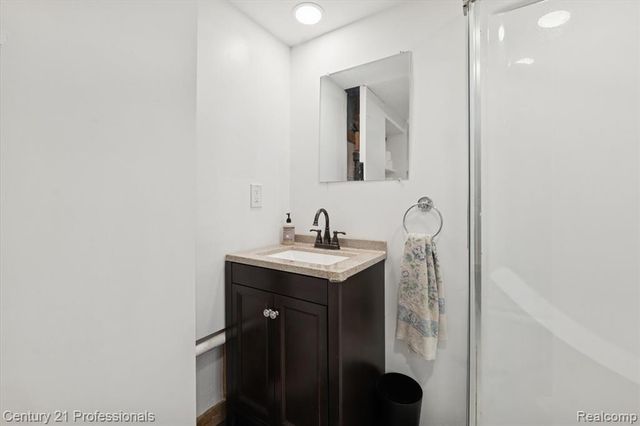 31600 W Chicago Street, Livonia, MI 48150