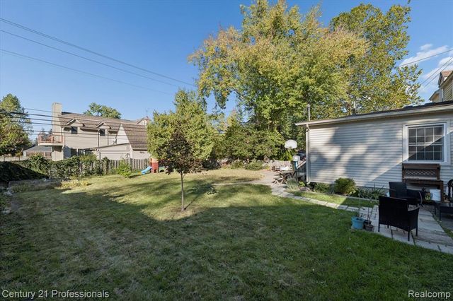 31600 W Chicago Street, Livonia, MI 48150