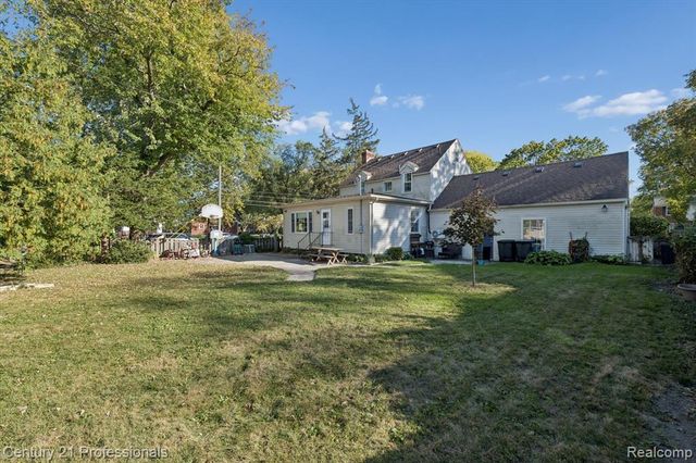 31600 W Chicago Street, Livonia, MI 48150