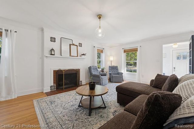 31600 W Chicago Street, Livonia, MI 48150