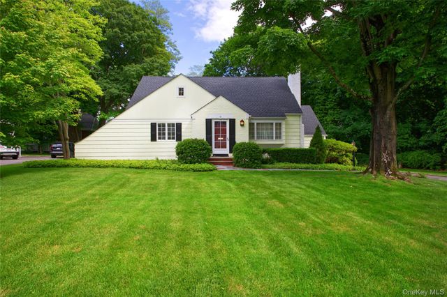 18 Old Farm Road, East Hills, NY 11577